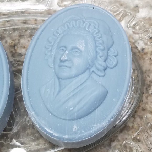 Avon 1976 Bicentennial USA Eagle Platter - George & Martha Washington Soap - Picture 3 of 13